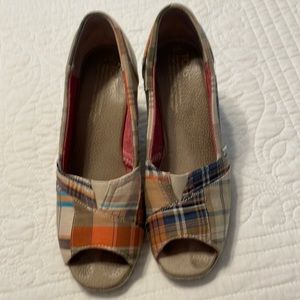 Toms wedges
